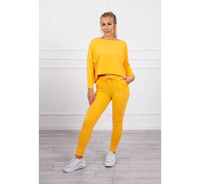 Souprava s oversize halenkou hořčicové barvy