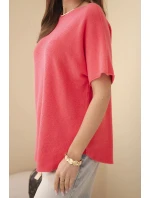 Dámsky sveter s krátkym rukávom voľného strihu malinová