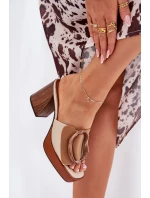 Žabky na podpätku model 212885 Krok vo veľkom štýle Žabky na podpätku model 212885 Krok vo veľkom štýle