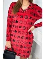 Sametové šaty s ozdobným vzorem červený