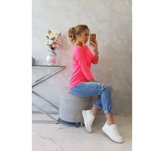 Halenka s výstřihem do V růžová neonová Halenka s výstřihem do V růžová neonová