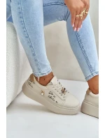 Dámske kožené tenisky s platformou a odznakom Vinceza Badge Beige Dámske kožené tenisky s platformou a odznakom Vinceza Badge Beige