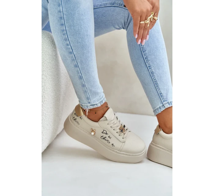 Dámske kožené tenisky s platformou a odznakom Vinceza Badge Beige Dámske kožené tenisky s platformou a odznakom Vinceza Badge Beige
