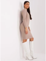 Sukienka RV SK model 19077645 ciemny bezowy - FPrice Sukienka RV SK model 19077645 ciemny bezowy - FPrice