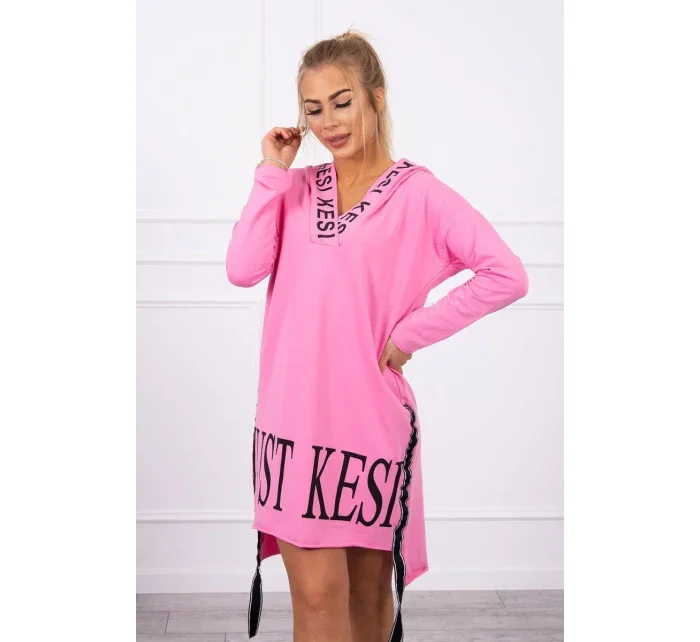 Svetloružové šaty s kapucňou a potlačou Svetloružové šaty s kapucňou a potlačou