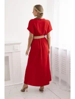Dlouhé šaty s ozdobným páskem červené