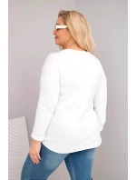 Dámska blúzka v nadmernej veľkosti s výstrihom do V a dlhším zadným dielom biela
