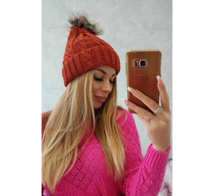 Fleecová kostkovaná čepice model 18750205 červená - K-Fashion Fleecová kostkovaná čepice model 18750205 červená - K-Fashion