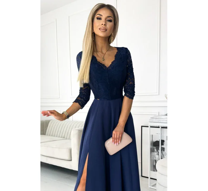 AMBER Tmavě modré elegantní dámské dlouhé krajkové šaty s výstřihem model 18012873 - numoco AMBER Tmavě modré elegantní dámské dlouhé krajkové šaty s výstřihem model 18012873 - numoco