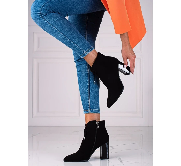 Klasické kotníčkové boty dámské černé na širokém podpatku Klasické kotníčkové boty dámské černé na širokém podpatku