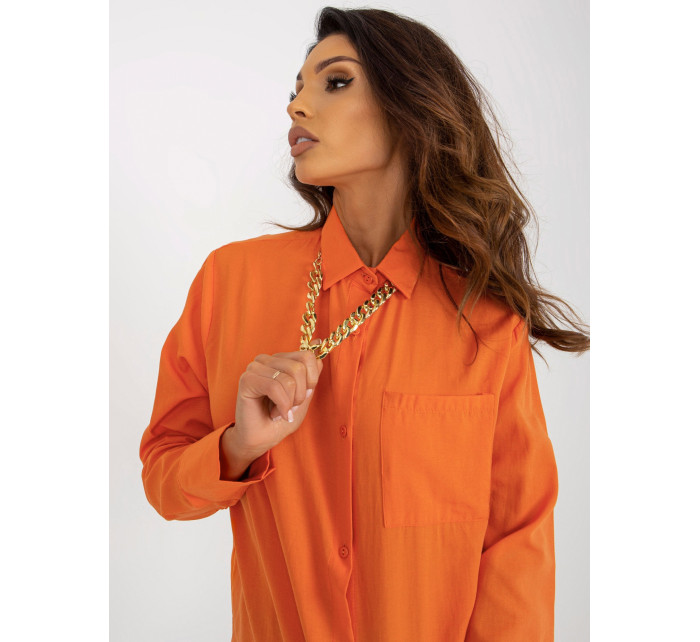 Oranžová košeľa s nadrozmernými gombíkmi
