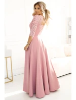 model 20982919 AMBER elegantní dlouhé krajkové šaty s výstřihem pudrově růžové - numoco