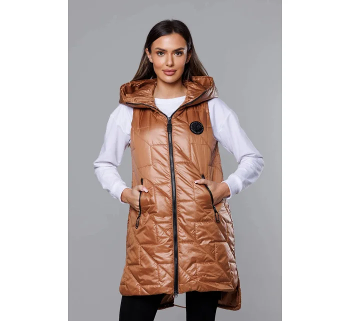 Prešívaná dámska vesta v karamelovej farbe (B8127-14)