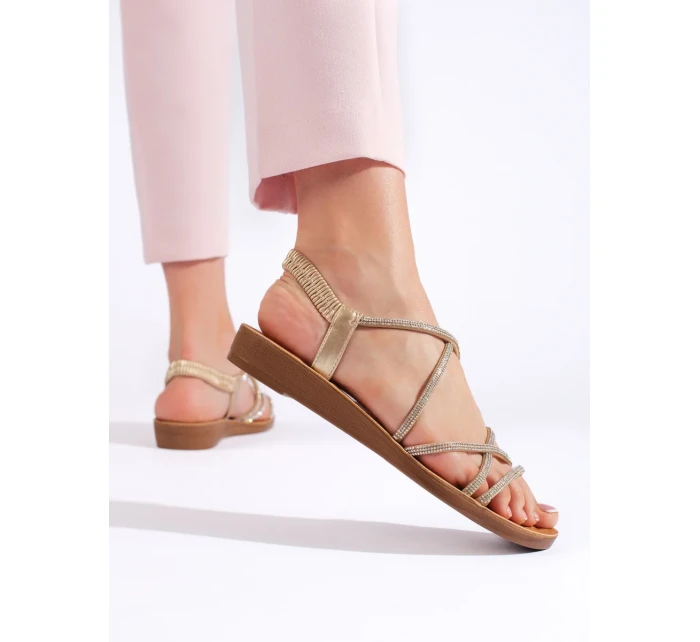 Pohodlné zlaté sandále na plochom podpätku pre ženy