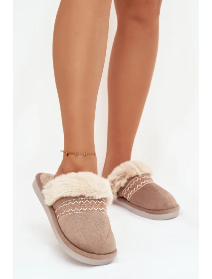 Dámské pantofle s kožešinou a výšivkou Khaki model 21772614 - Boto Dámské pantofle s kožešinou a výšivkou Khaki model 21772614 - Boto