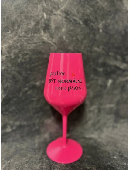 ...PROTOŽE BYŤ NORMÁLNY NIE JE ŽART... - ružový nerozbitný pohár na víno 470 ml