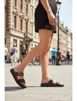 Dámské pantofle s zlatým sponou hnědé model 21898353 - Boto