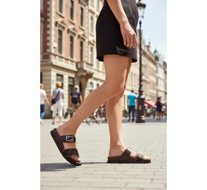 Dámské pantofle s zlatým sponou hnědé model 21898353 - Boto