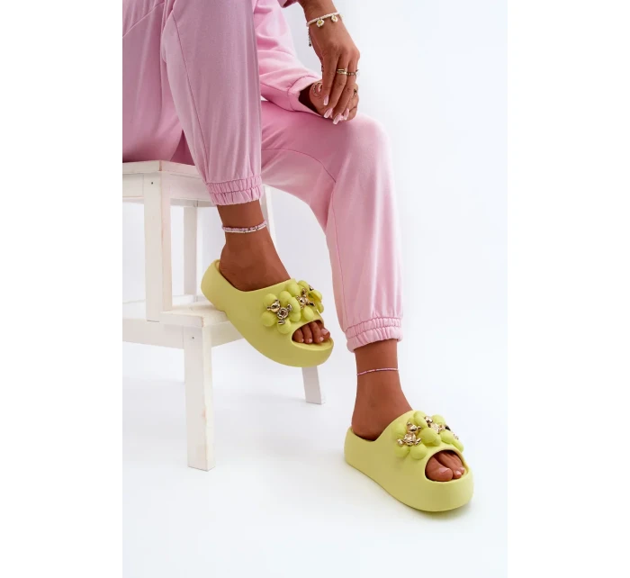 Dámske penové papuče s ozdobou na hrubej podrážke, limetkové Bremavia