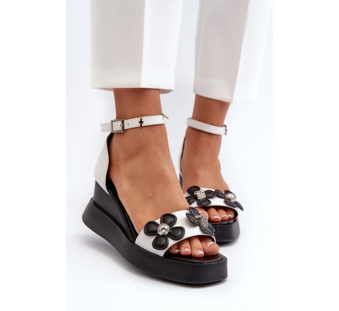 Sandały Damskie Na Platformie I Koturnie Z Kwiatami Białe Foviana