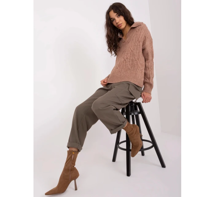 Dámsky hnedý sveter s golierom (2349)