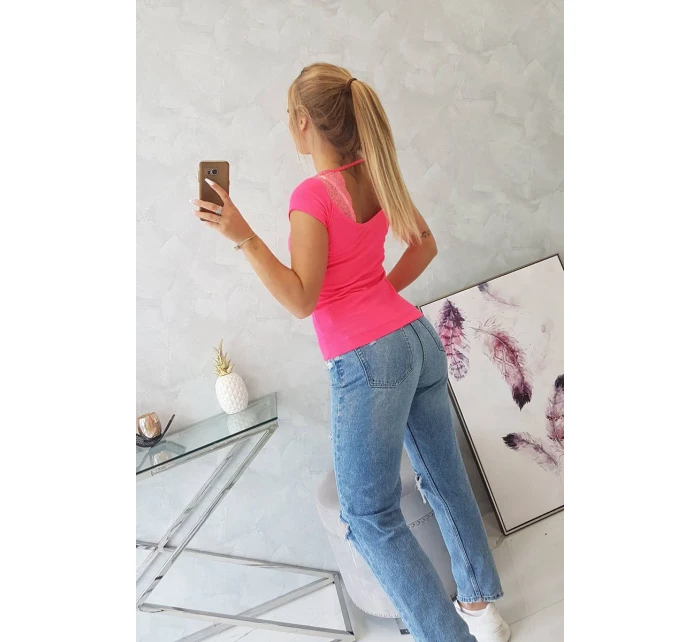 Blúzka s čipkovým výstrihom ružová neónová