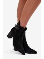 Dámske semišové čižmy na podpätku so zdobením D&A - čierne Dámske semišové čižmy na podpätku so zdobením D&A - čierne