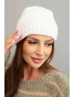 Dámska zimná čiapka s vlnou biela