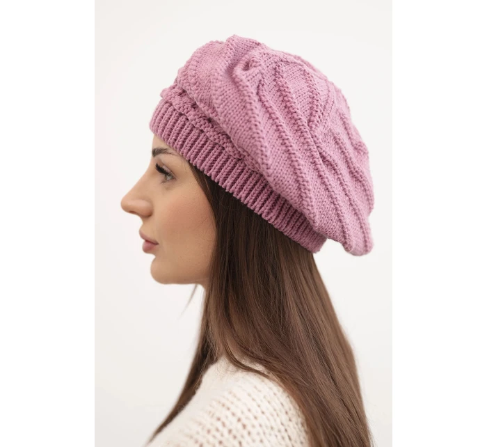 Dámska zimná čiapka z voľného úpletu s ozdobným vzorom K378 fialová