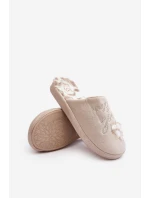 Lesklé dámské pantofle béžové model 21641378 - Boto