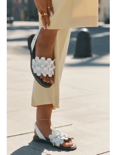 Kožené sandály na plochém podpatku bílé model 21694281 - Zazoo