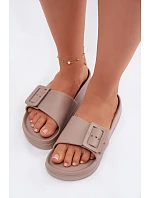 Dámské pěnové sandály na platformě s přezkou Big Star TT274A079 tmavě béžové Dámské pěnové sandály na platformě s přezkou Big Star TT274A079 tmavě béžové