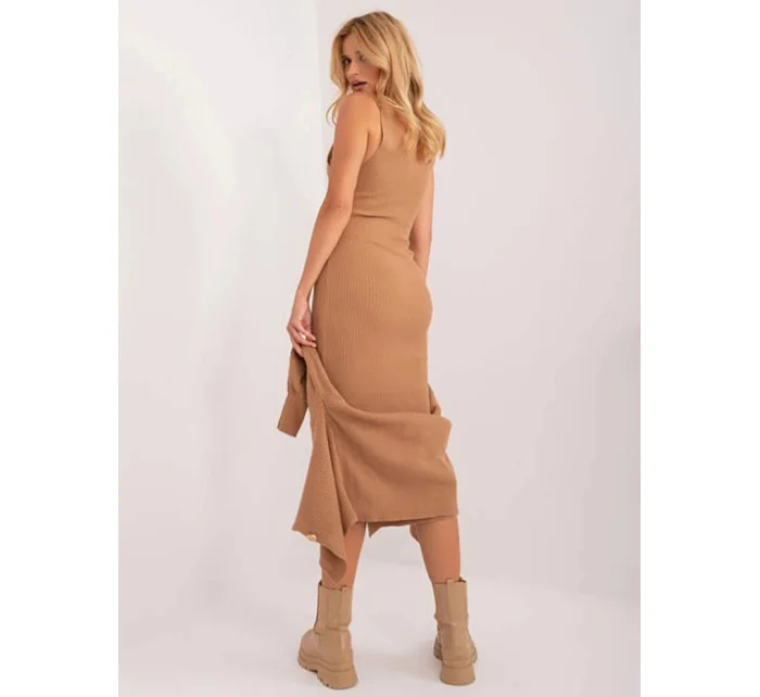 Dámský úpletový komplet ve velbloudí barvě šaty a svetr s límečkem model 19664243 - Factory Price Dámský úpletový komplet ve velbloudí barvě šaty a svetr s límečkem model 19664243 - Factory Price
