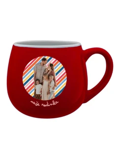 Personalizovaný keramický hrníček s výřezem fotky na podkladu