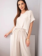 Dámsky viskózový set s ozdobným kvetom a širokými nohavicami béžovej farby