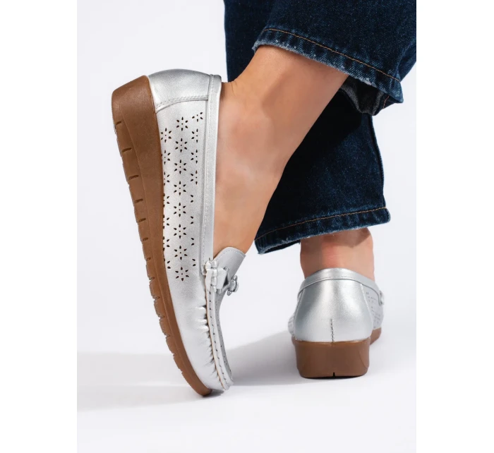 Štýlové dámske strieborné mokasíny bez podpätku Štýlové dámske strieborné mokasíny bez podpätku