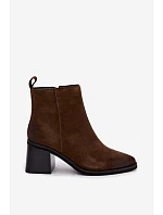 Kožené zateplené kotníkové boty na podpatku model 22366589 Khaki - VINCEZA Kožené zateplené kotníkové boty na podpatku model 22366589 Khaki - VINCEZA