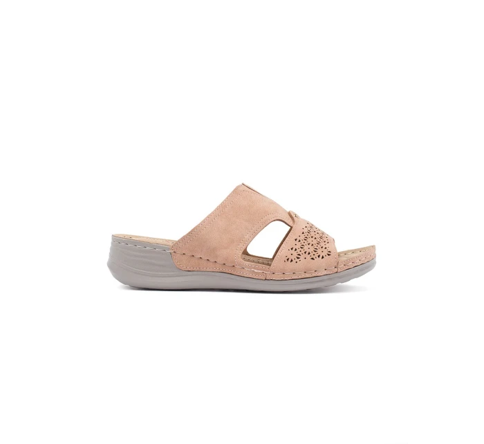 Designové dámské nazouváky model 20987037 na plochém podpatku Designové dámské nazouváky model 20987037 na plochém podpatku