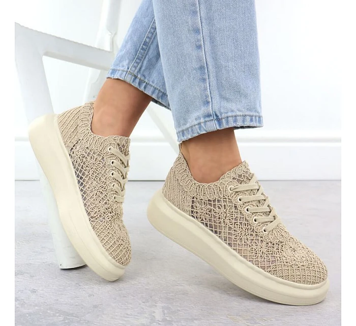 Dámská obuv na platformě se šněrováním béžová model 22098387 - VINCEZA Dámská obuv na platformě se šněrováním béžová model 22098387 - VINCEZA
