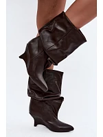Dámske semišové členkové topánky typu Slouchy na platforme v čokoládovej farbe Ilyna Dámske semišové členkové topánky typu Slouchy na platforme v čokoládovej farbe Ilyna
