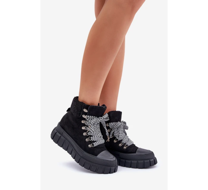 Dámské Zateplené Botky Trapery Na Platformě Černé model 21680175 - EVENTO Dámské Zateplené Botky Trapery Na Platformě Černé model 21680175 - EVENTO