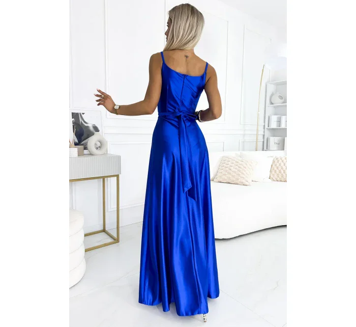 Elegantní dlouhé dámské saténové šaty v chrpové barvě s výstřihem a rozparkem na noze model 19405269 - numoco