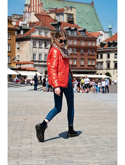 Oranžová dámská bunda s leskem model 15837909 - Ann Gissy Oranžová dámská bunda s leskem model 15837909 - Ann Gissy