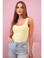 Dámska blúzka na ramienka s výstrihom svetložltá