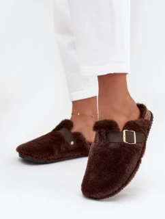 Kožešinové dámské pantofle na platformě s páskem a sponou hnědé model 21709369 - Boto