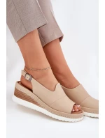 Dámské kožené sandály na klínu model 21696009 béžové - Artiker Dámské kožené sandály na klínu model 21696009 béžové - Artiker