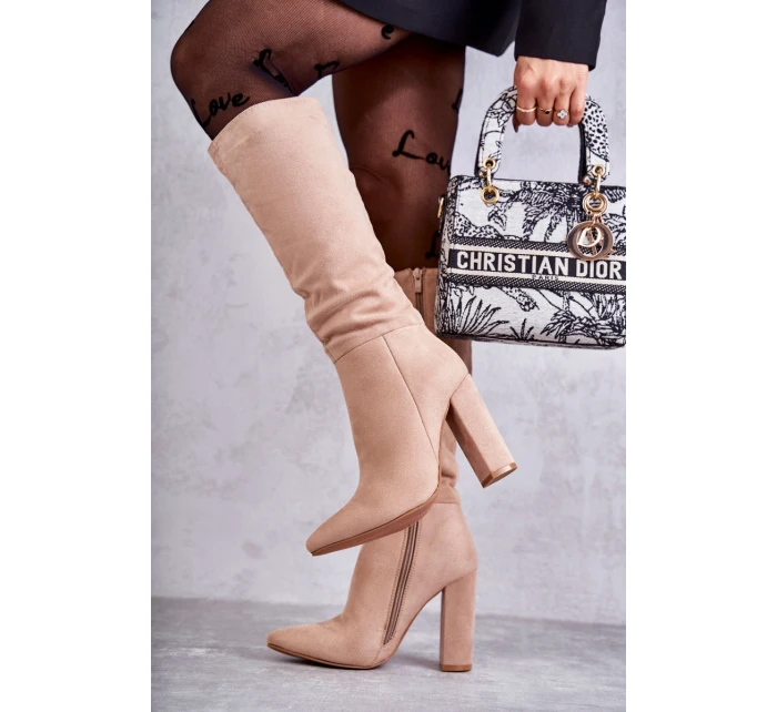 Klasyczne Zamszowe Kozaki Na Obcasie Ciemnobeżowe Tressa