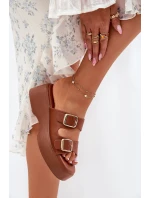 Dámské Pantofle Na Klínku A Platformě S Přezkami Camel model 21697281 - Boto Dámské Pantofle Na Klínku A Platformě S Přezkami Camel model 21697281 - Boto