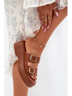 Dámské Pantofle Na Klínku A Platformě S Přezkami Camel model 21697281 - Boto