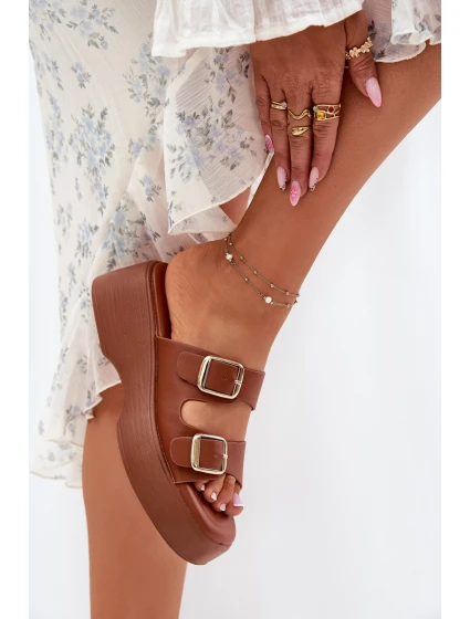 Dámské Pantofle Na Klínku A Platformě S Přezkami Camel model 21697281 - Boto Dámské Pantofle Na Klínku A Platformě S Přezkami Camel model 21697281 - Boto